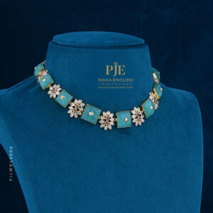 PEARLS SHORT NECKLACE