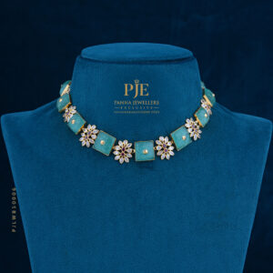 PEARLS SHORT NECKLACE