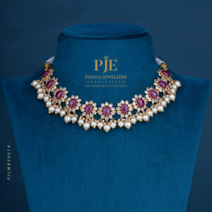 PEARLS SHORT NECKLACE