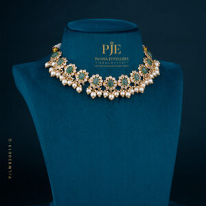 PEARLS SHORT NECKLACE