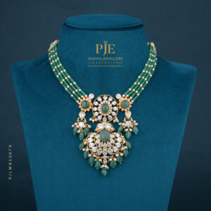PEARLS SHORT NECKLACE