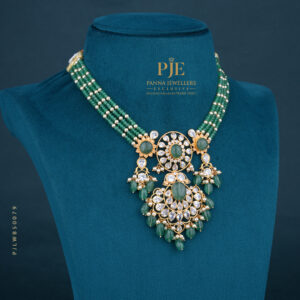 PEARLS SHORT NECKLACE