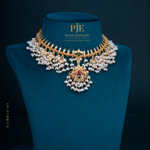 PEARLS SHORT NECKLACE