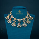 PEARLS SHORT NECKLACE