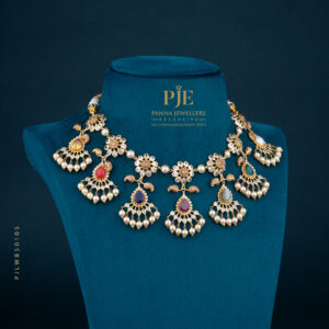PEARLS SHORT NECKLACE