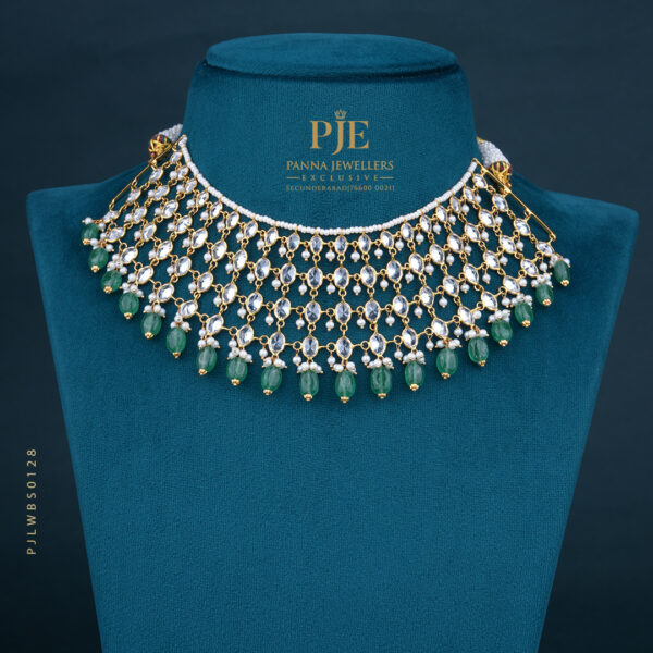 PEARLS SHORT NECKLACE