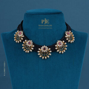 BLACK THREAD NECKLACE