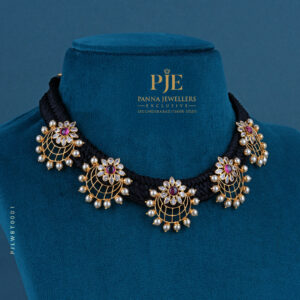 BLACK THREAD NECKLACE