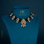 BLACK THREAD NECKLACE
