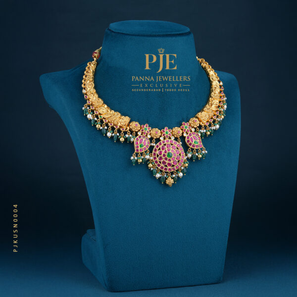 KUNDAN SHORT NECKLACE