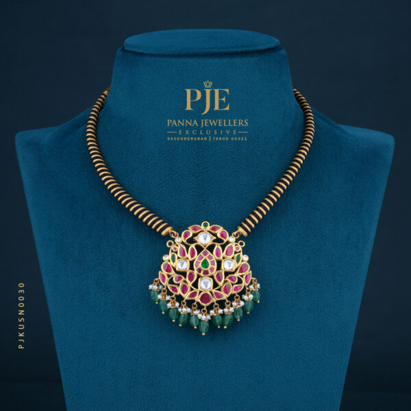 KUNDAN SHORT NECKLACE