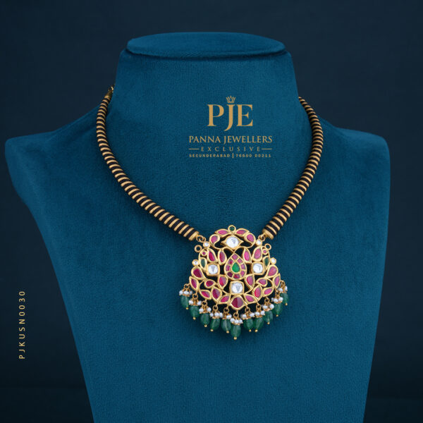 KUNDAN SHORT NECKLACE