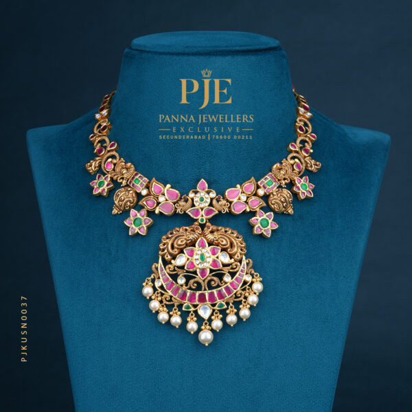 KUNDAN SHORT NECKLACE