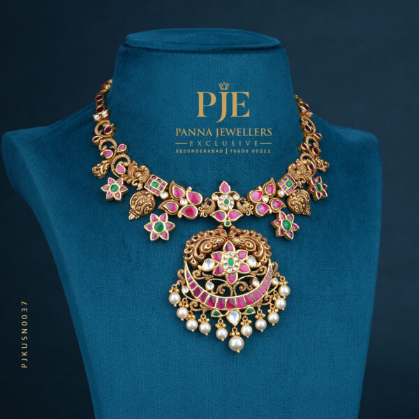 KUNDAN SHORT NECKLACE