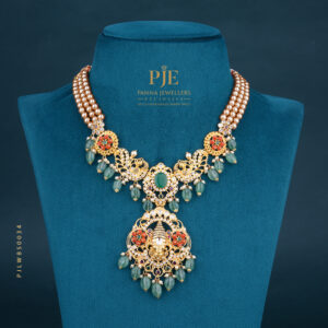 PEARLS SHORT NECKLACE