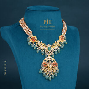 PEARLS SHORT NECKLACE