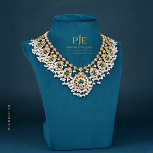 PEARLS SHORT NECKLACE