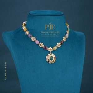 PEARLS SHORT NECKLACE