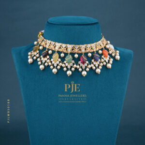 PEARLS SHORT NECKLACE