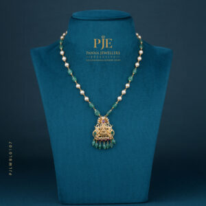 PEARLS SHORT NECKLACE