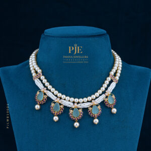 PEARLS SHORT NECKLACE
