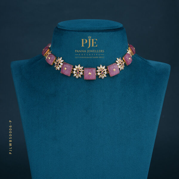 PEARLS SHORT NECKLACE