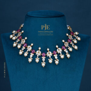 PEARLS SHORT NECKLACE