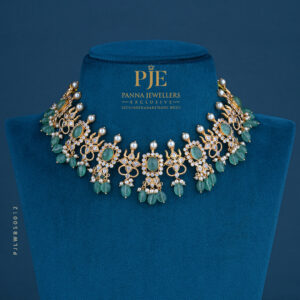 PEARLS SHORT NECKLACE