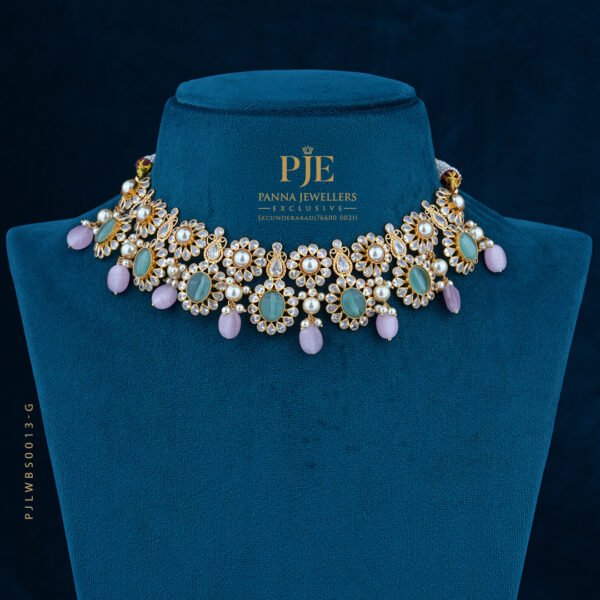 PEARLS SHORT NECKLACE