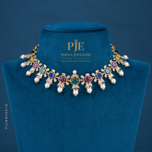 PEARLS SHORT NECKLACE