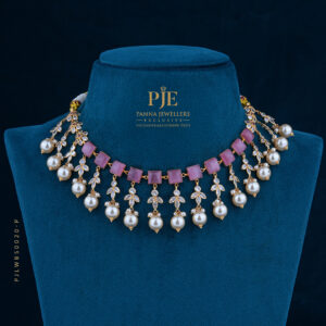 PEARLS SHORT NECKLACE