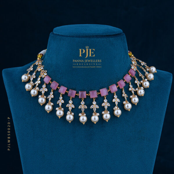 PEARLS SHORT NECKLACE