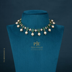 PEARLS SHORT NECKLACE