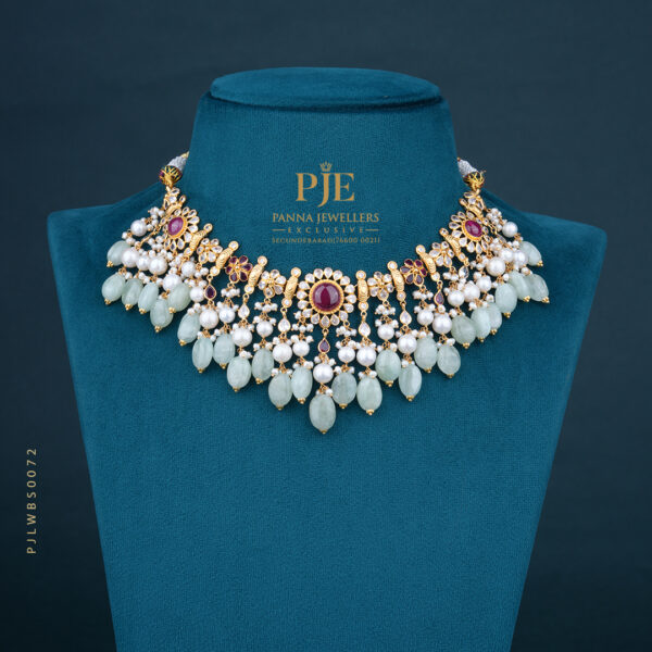 PEARLS SHORT NECKLACE
