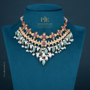 PEARLS SHORT NECKLACE