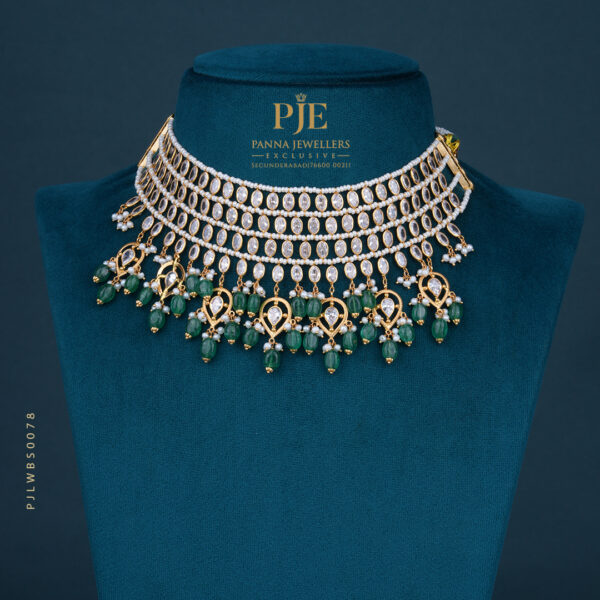 PEARLS SHORT NECKLACE