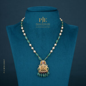 PEARLS SHORT NECKLACE