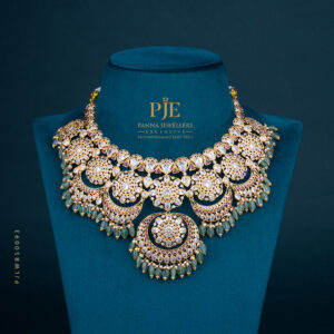 PEARLS SHORT NECKLACE