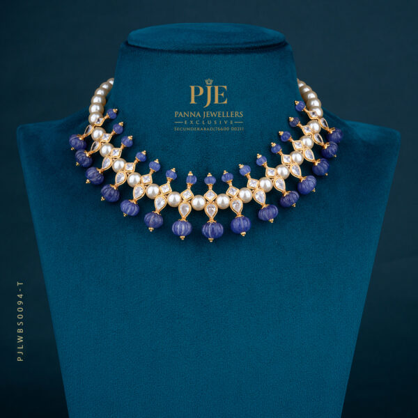 PEARLS SHORT NECKLACE