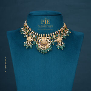 PEARLS SHORT NECKLACE