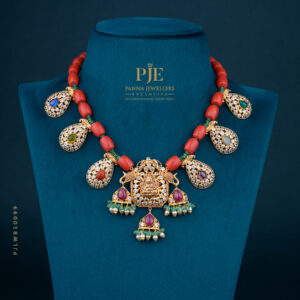 PEARLS SHORT NECKLACE