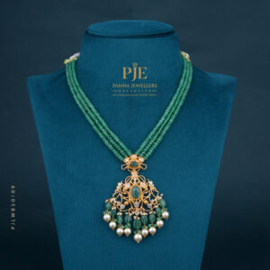 PEARLS SHORT NECKLACE