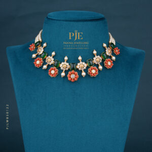 PEARLS SHORT NECKLACE
