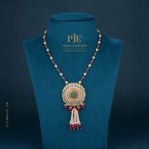 PEARLS SHORT NECKLACE