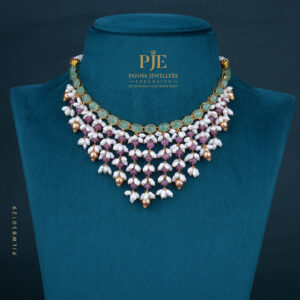 PEARLS SHORT NECKLACE