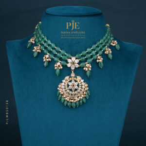 PEARLS SHORT NECKLACE