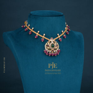 PEARLS SHORT NECKLACE