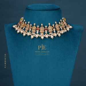PEARLS SHORT NECKLACE