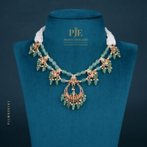 PEARLS SHORT NECKLACE