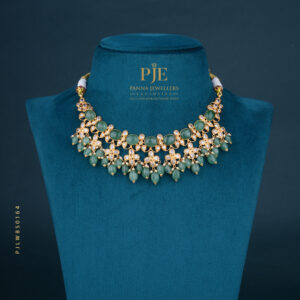 PEARLS SHORT NECKLACE